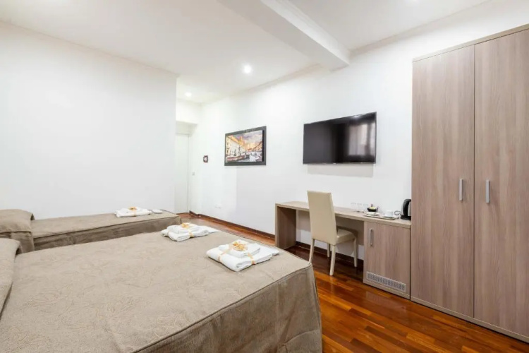 Cheri Luxury Suite