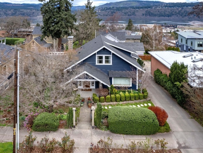 4 Bedrooms Cottage