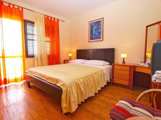 Apartment 1202