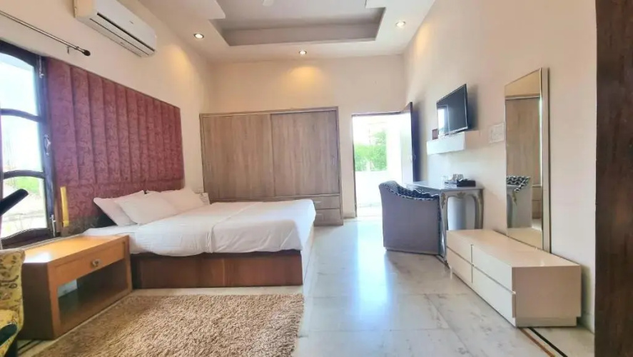 Giovanni Suites
