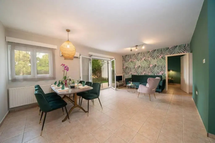 Central & Elegant Suite with private garden