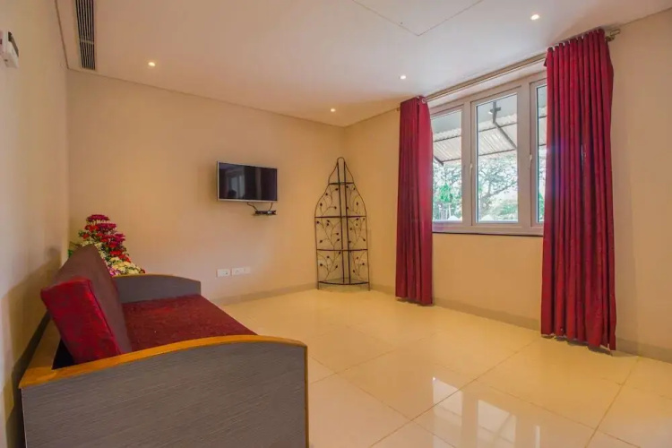 OYO Home 14986 Charming 1 BHK