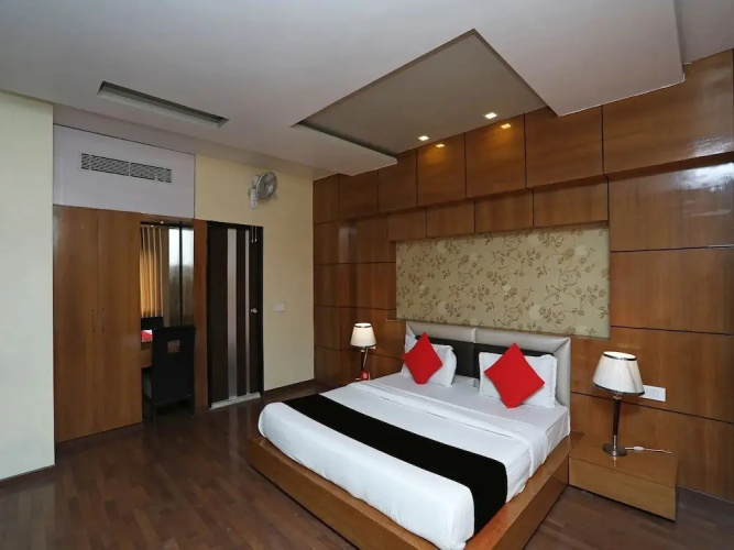 Hotel Centrum by OYO Rooms