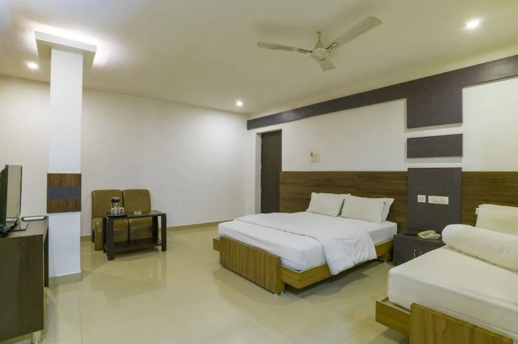 Crescent Inn Navallur