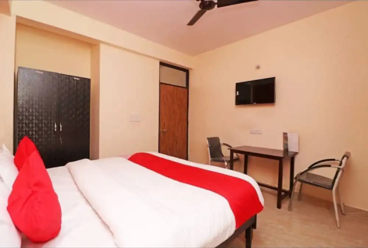 Goroomgo Noida Royal Residency