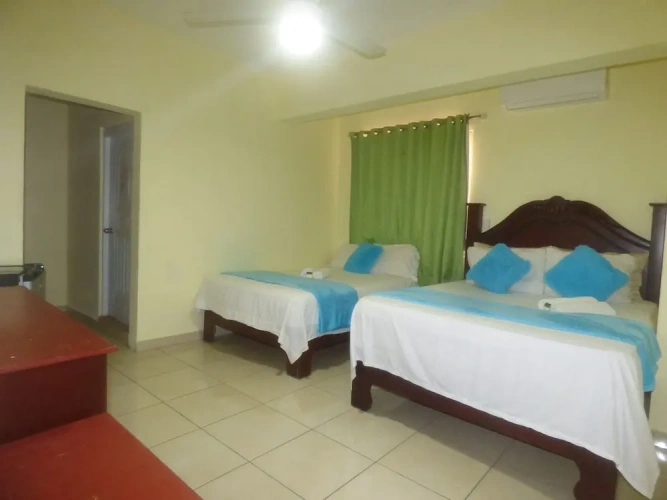 1 Bedroom Standard Quadruple Family room