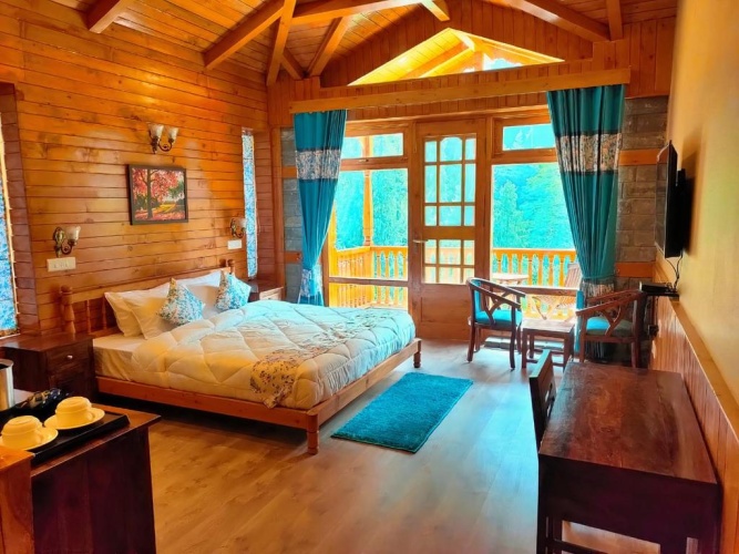 Standard room with mountain view