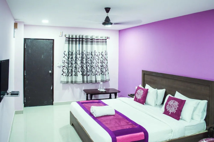Sri Sai Suites by OYO Rooms