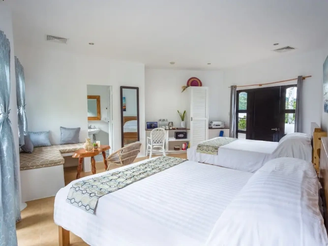 Deluxe room with balcony and with ocean view