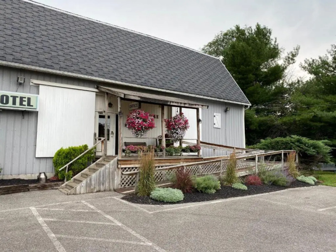 Lake Ontario Motel & Inn