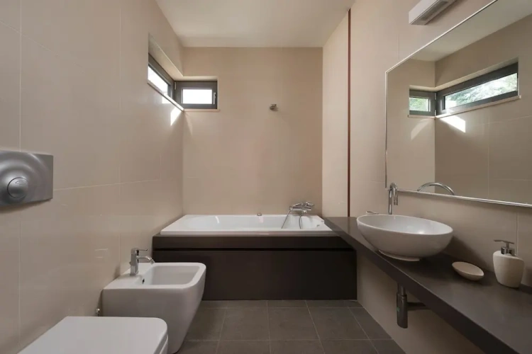 4 Bedrooms Villa