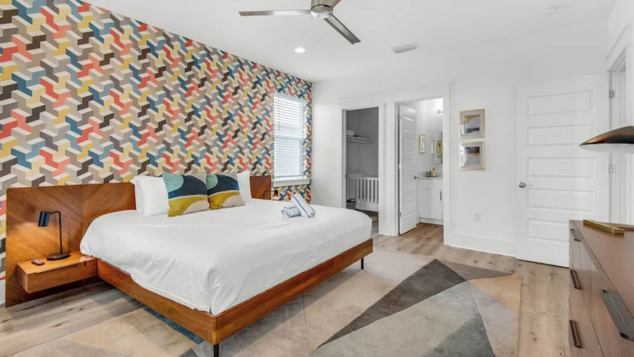 Spacious Home, Private Backyard, and Community Pool