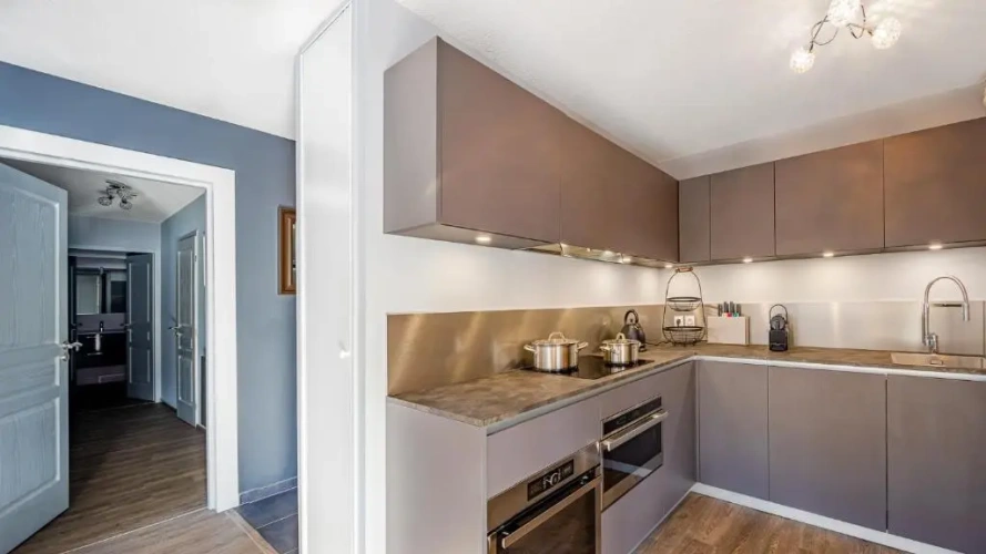 3 Bedrooms Apartment