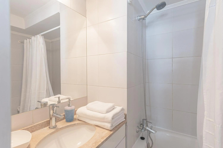Bergen Dream 1BR W/ Wifi, Parking & Balcony