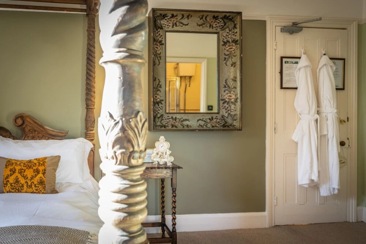Pendragon Country House