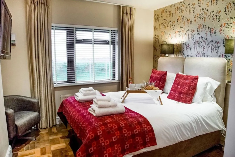 Fields Lodge Bed & Breakfast