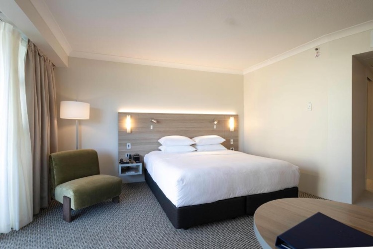 Deluxe Double room with city and mountain view