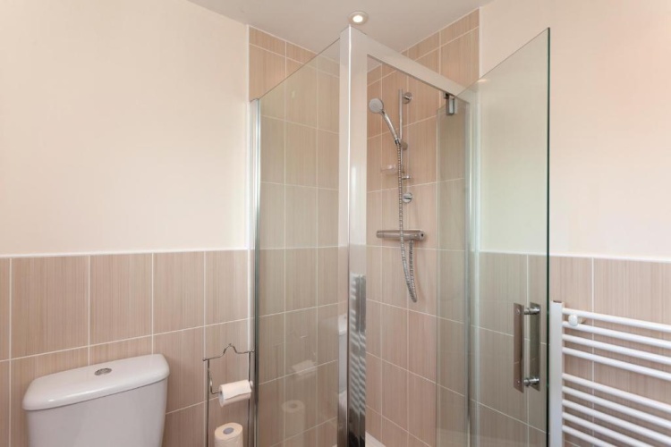 4 Bedrooms Double Cottage