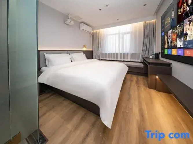 Grey Whale Intelligent Hotel