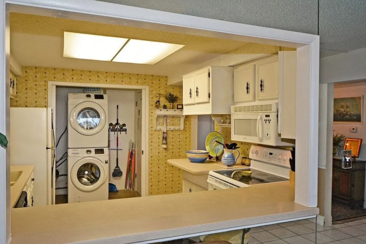 Shoreline 3044 Condo by RedAwning