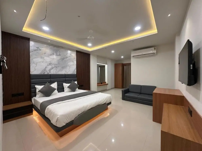 Hotel Peacock - Anand