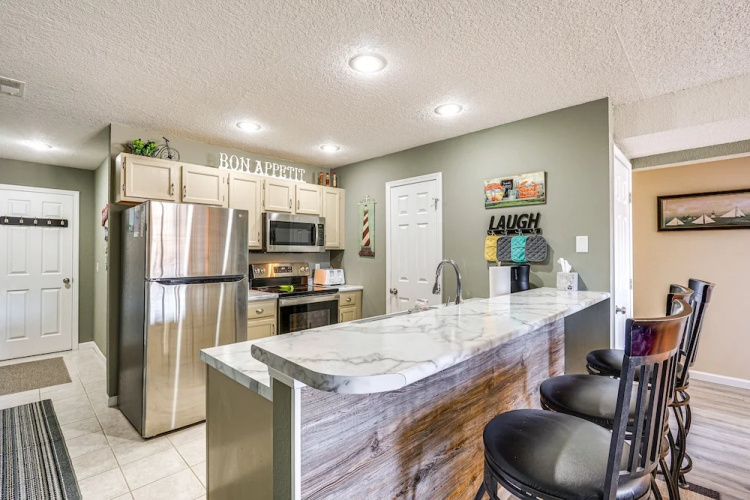 Large Balcony w/ View: Lakefront Osage Beach Condo