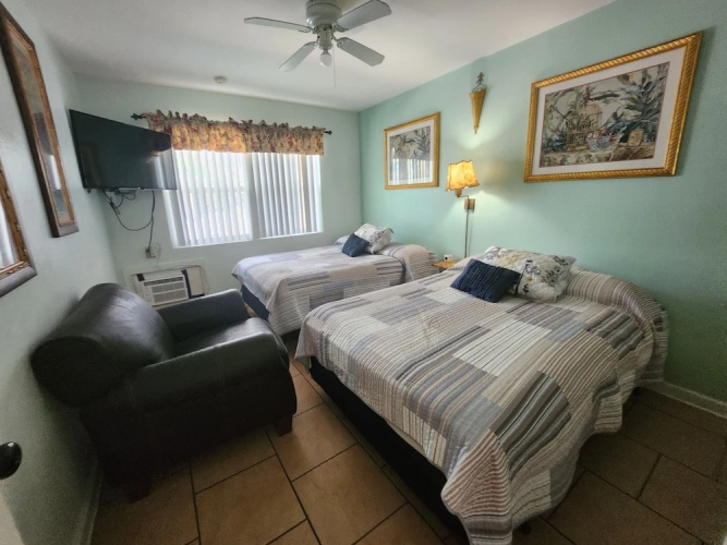 Silver Sands Motel