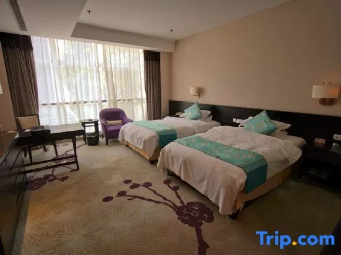 Standard Twin room with garden view