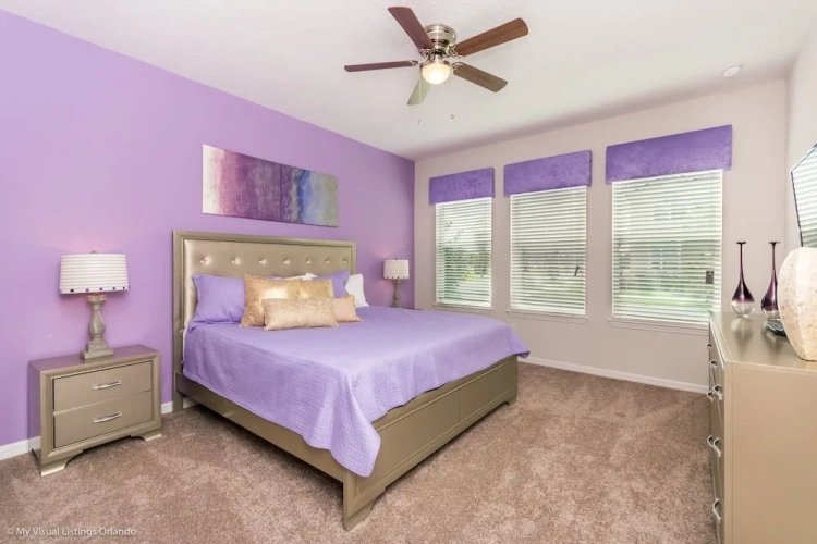 6 Bedrooms Villa