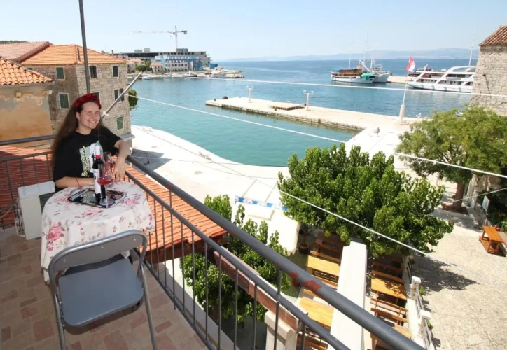 1 Bedroom Apartment with balcony and with sea view