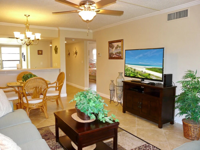 Stylish Condo Across From South Beach