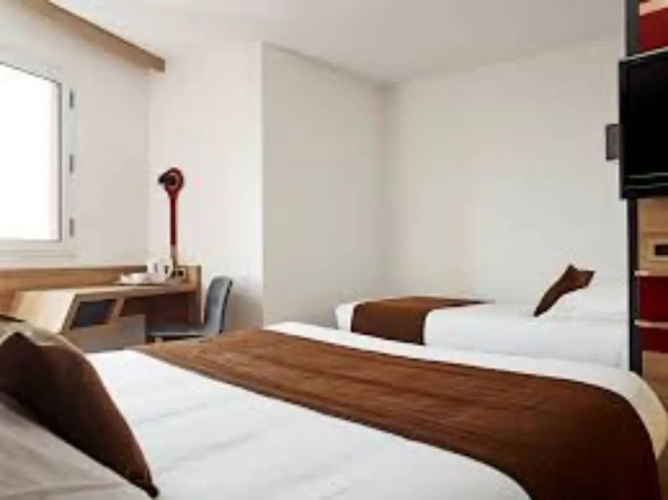 Hotel R Inn Delhi