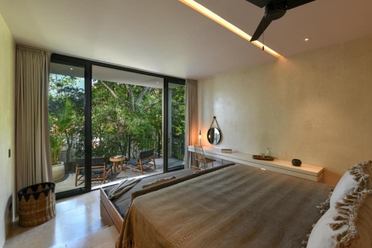 Suite with balcony and with garden view