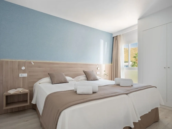 Suite with balcony