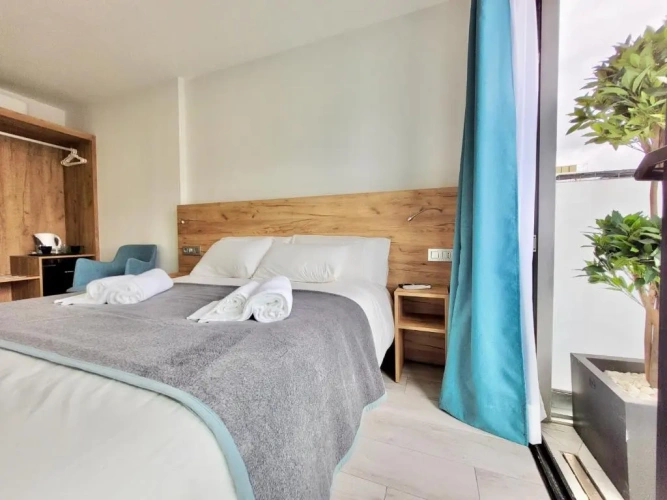 Standard Triple room with balcony