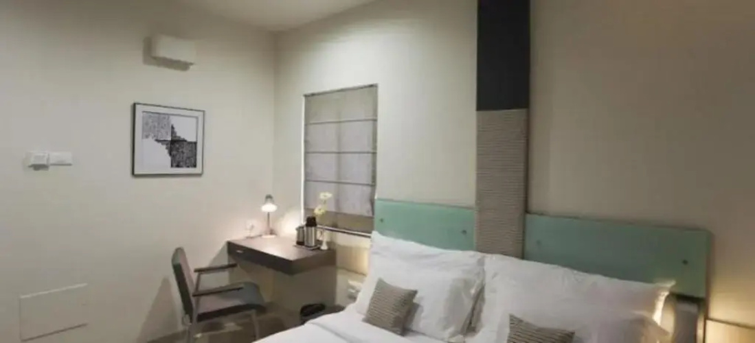 Skylark Business Hotel