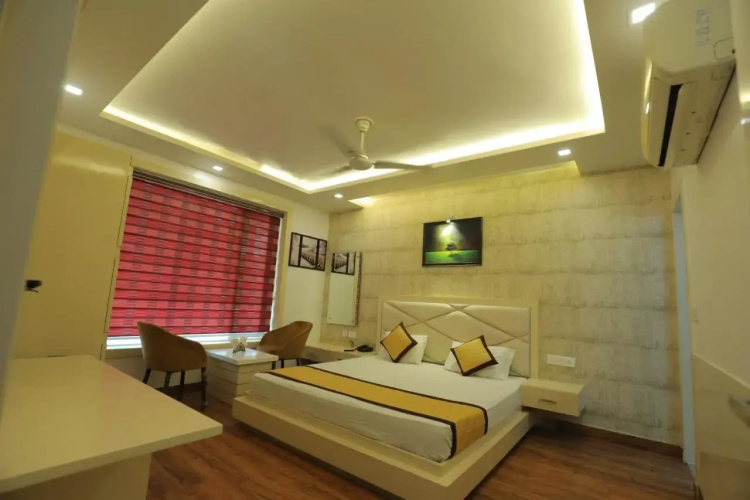 Hotel Sahibs Red Carpet