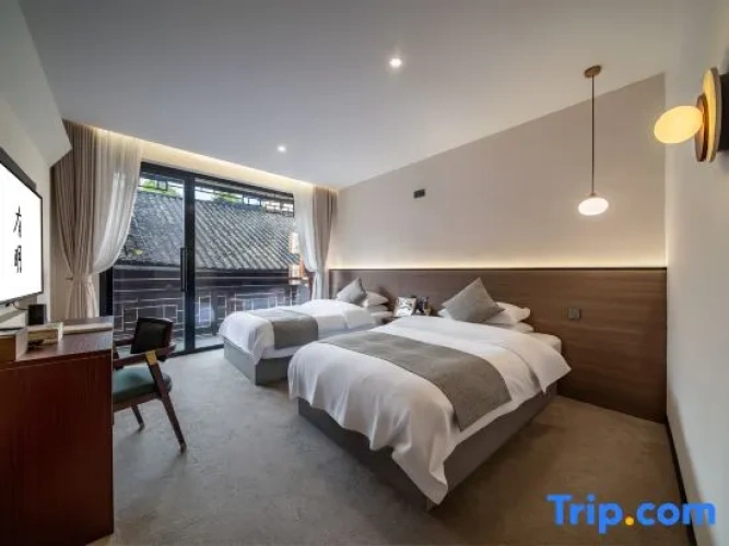 Standard Twin room with balcony and with street view