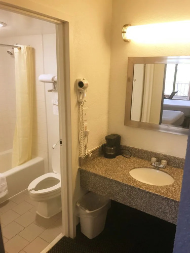Days Inn & Suites Mobile