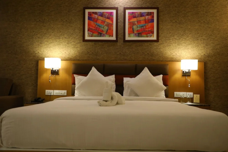 Neel's City Resort