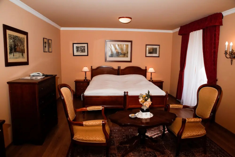 Hotel Zámek Štirín