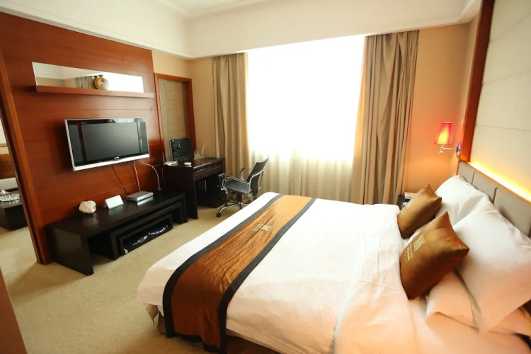 Royal Crown Hotel
