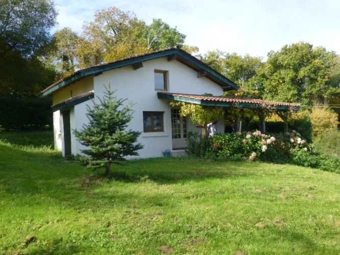 2 Bedrooms Cottage
