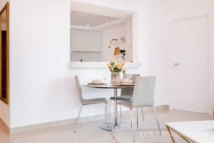Sextuple Apartment