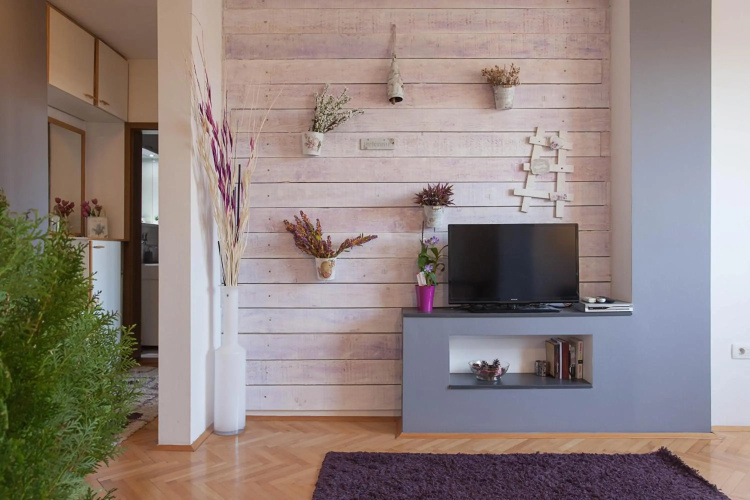 Violet Apartment