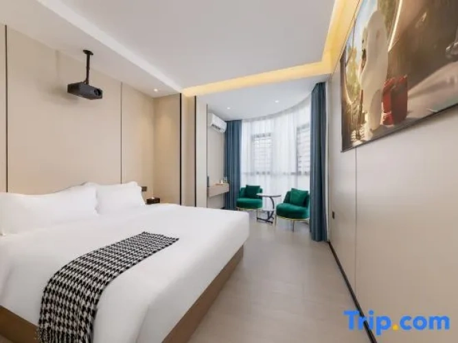 Deluxe Double room with city view