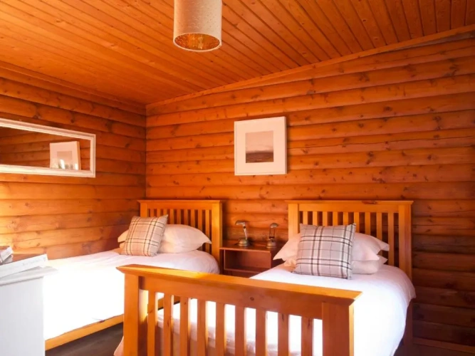 2 Bedrooms Chalet