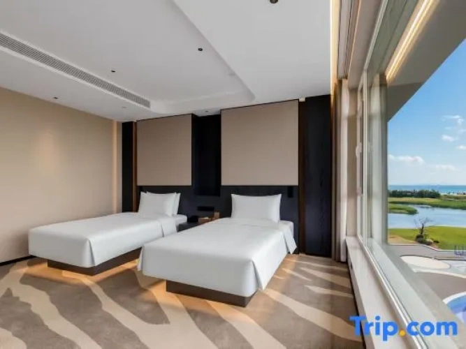 Deluxe Twin room with partial sea view
