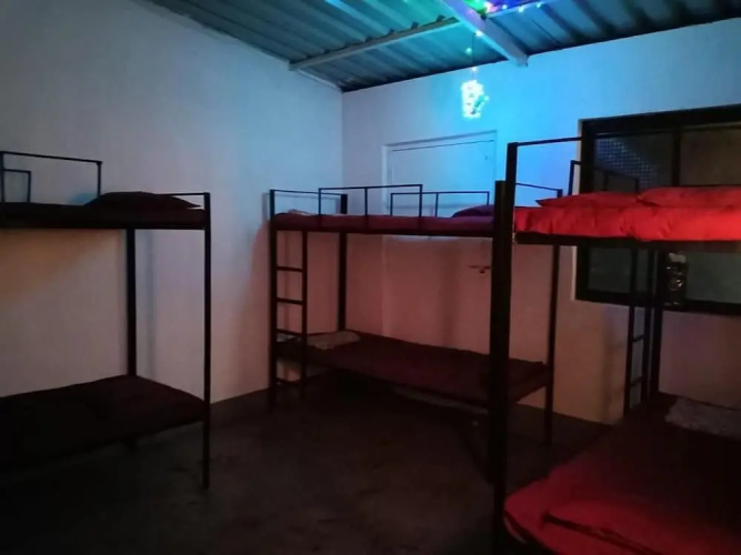 Hostel Pitchers