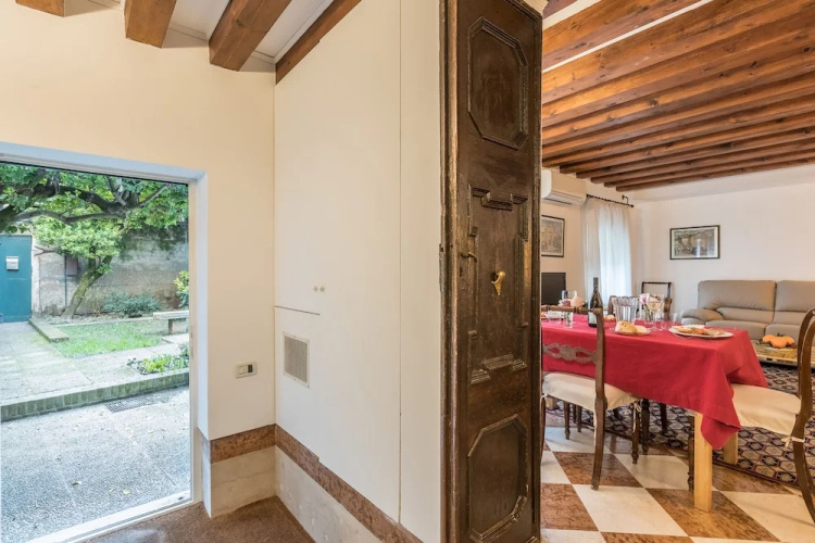 Ca' Carmini with Private Garden